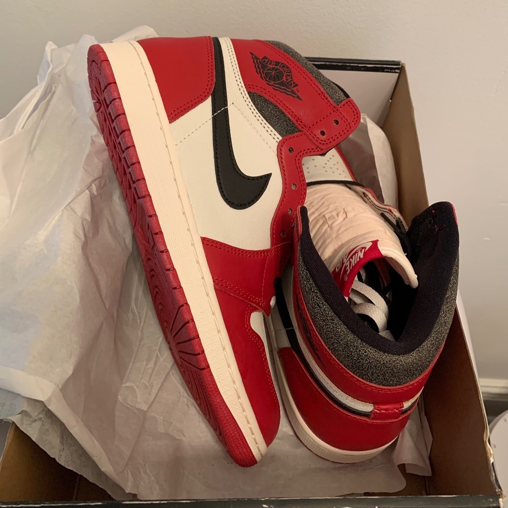 Jordan 1 Retro High OG Chicago Lost and Found NEVER BEEN USED STILL IN BOX